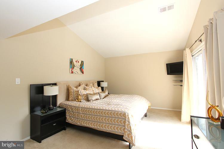 11649 Mediterranean Court Reston, VA 20190 - Photo 20 of 30 Bedroom (Master)