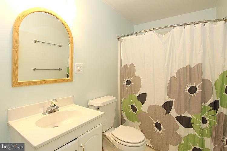 11649 Mediterranean Court Reston, VA 20190 - Photo 23 of 30 Bath