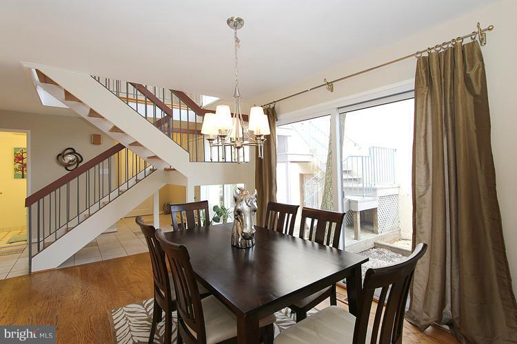 11649 Mediterranean Court Reston, VA 20190 - Photo 24 of 30 Dining Room