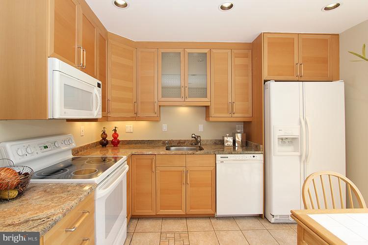 11649 Mediterranean Court Reston, VA 20190 - Photo 25 of 30 Kitchen