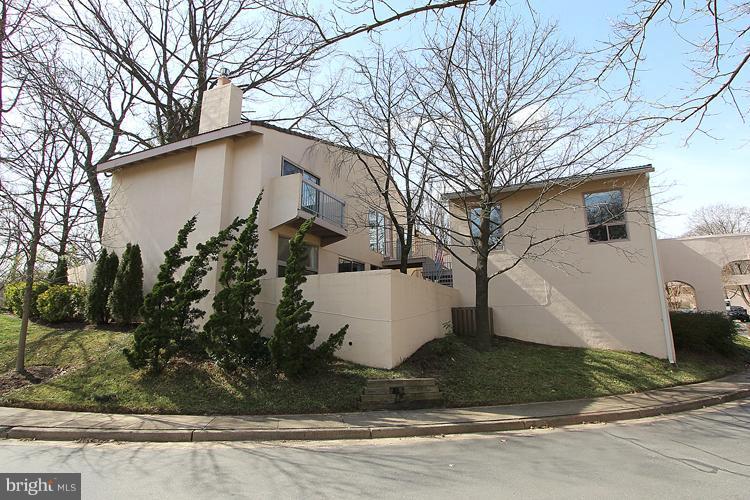 11649 Mediterranean Court Reston, VA 20190 - Photo 30 of 30 Exterior (Front)
