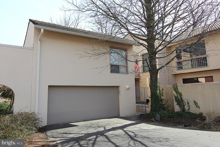 11649 Mediterranean Court Reston, VA 20190 - Photo 7 of 30 Exterior (Front)
