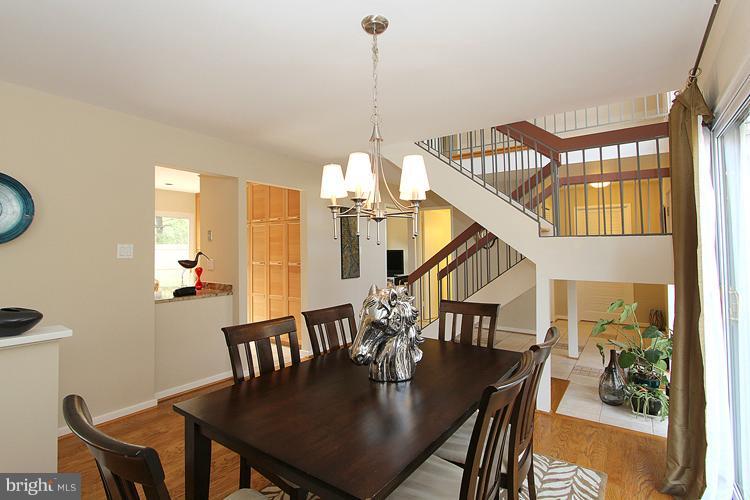11649 Mediterranean Court Reston, VA 20190 - Photo 8 of 30 Dining Room