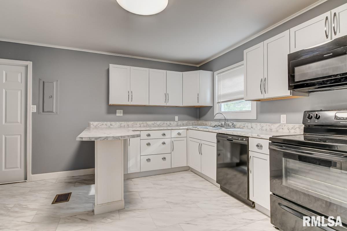 2321 Huntington Road Springfield, IL 62703 - Photo 7 of 30