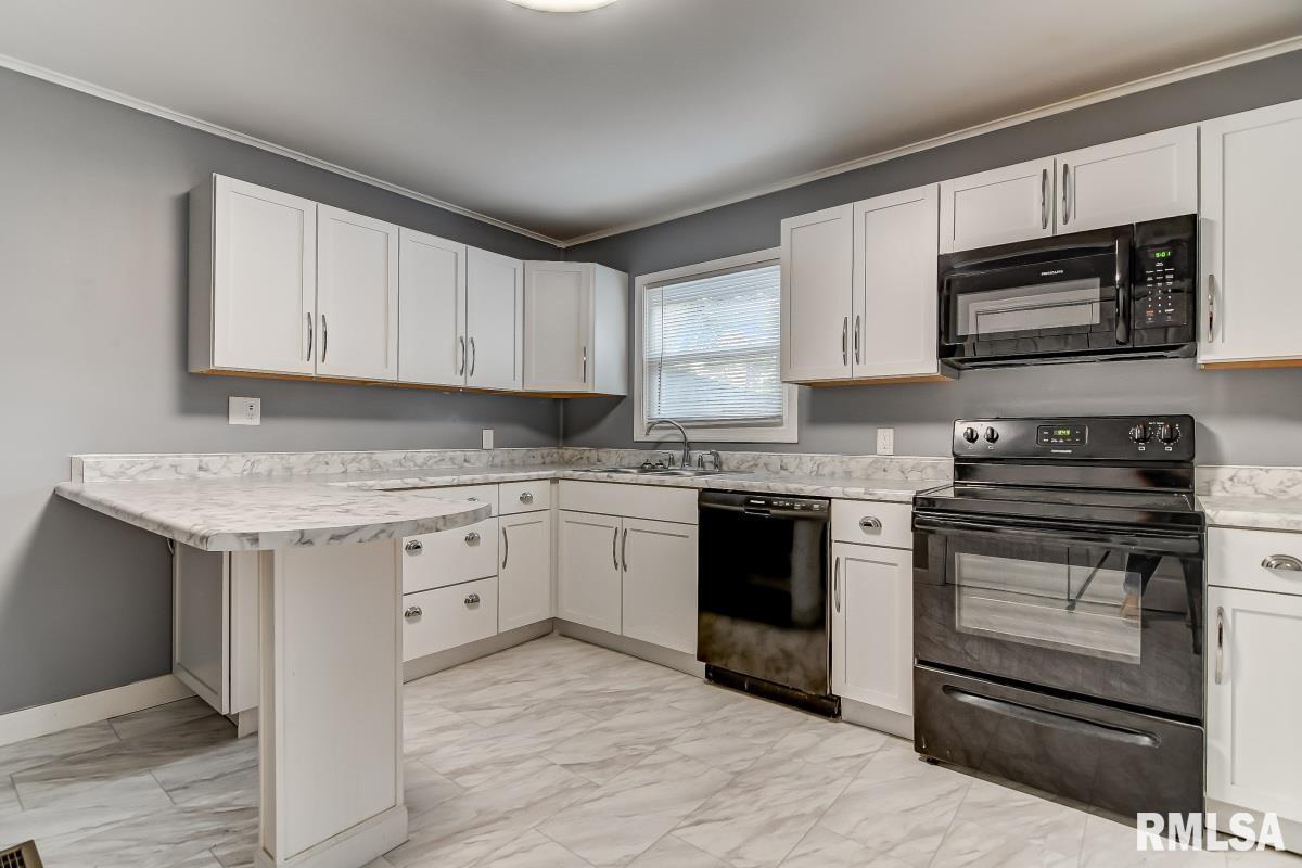 2321 Huntington Road Springfield, IL 62703 - Photo 9 of 30