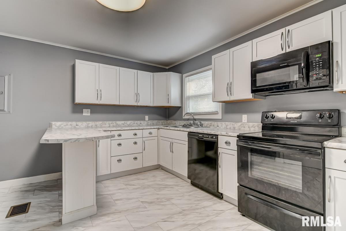 2321 Huntington Road Springfield, IL 62703 - Photo 10 of 30
