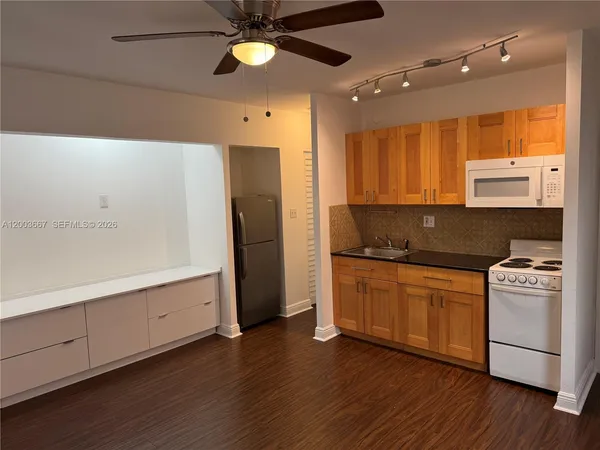 $1,900 | 740 Michigan Avenue, Unit 7, Miami Beach, FL 33139