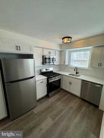$1,700 | 1841 Davisville Road, Unit B6, Willow Grove, PA 19090