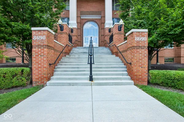 $269,900 | 8690 Jaffa Ct W Drive, Unit 14, Indianapolis, IN 46260