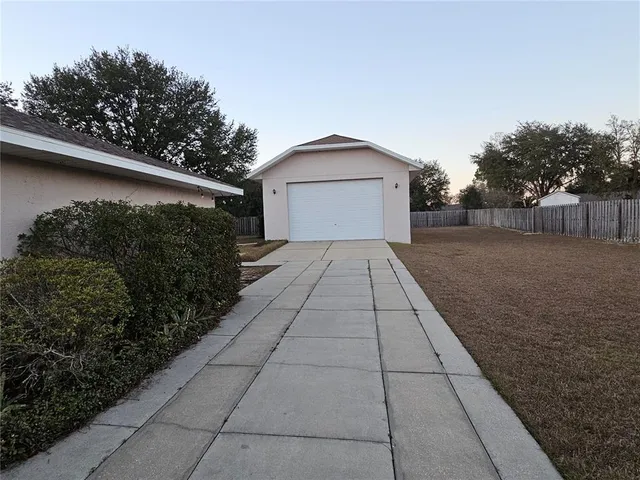 $359,900 | 5692 Northeast 62nd Court Road, Silver Springs, FL 34488