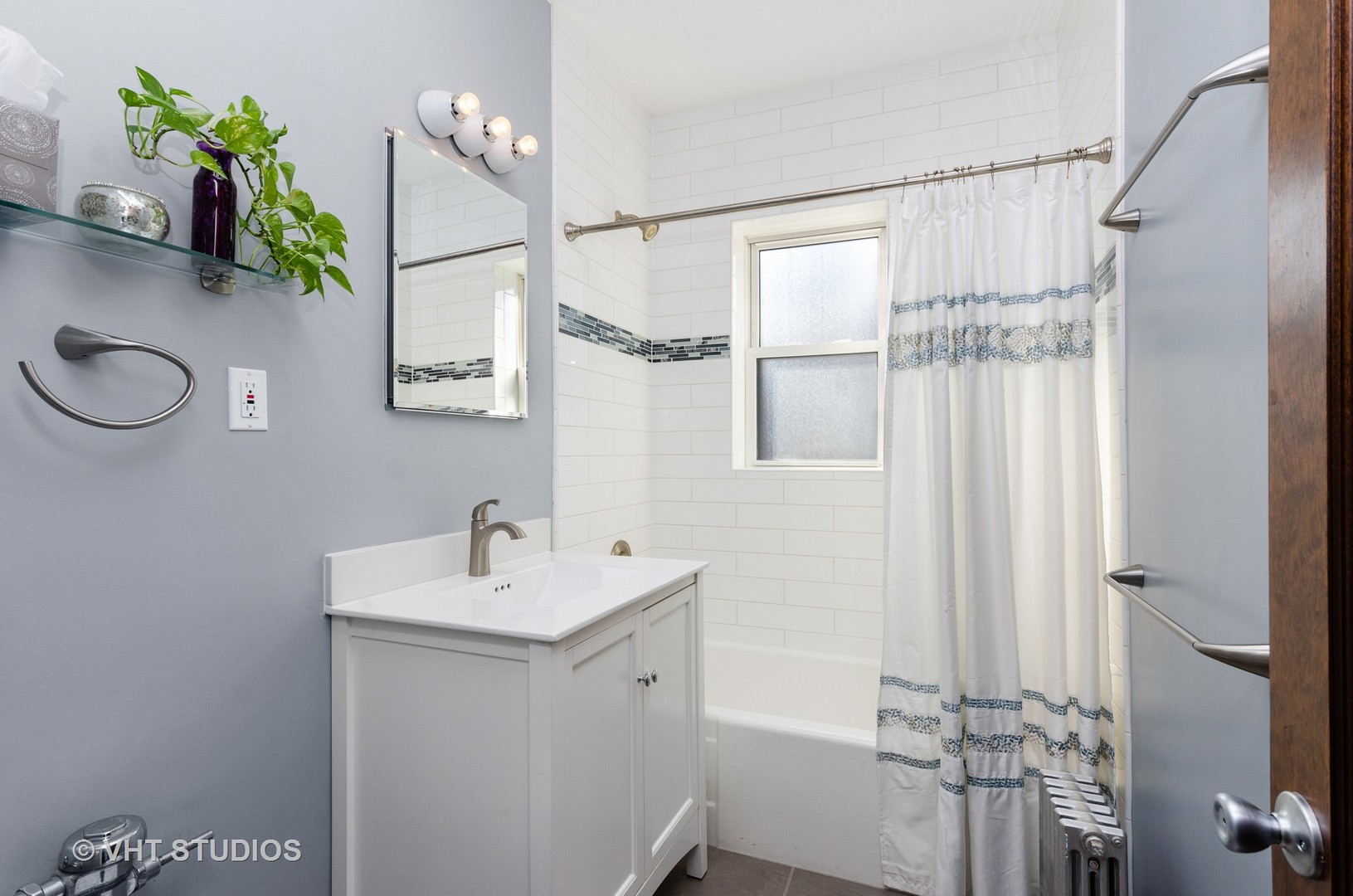 535 West Brompton Avenue, Unit 3S Chicago, IL 60657 - Photo 9 of 12 a bathroom with a sink and a mirror