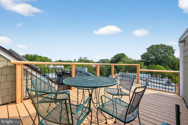 $850,000 | 905 South Carolina Avenue Southeast, Unit 6, Washington, DC 20003