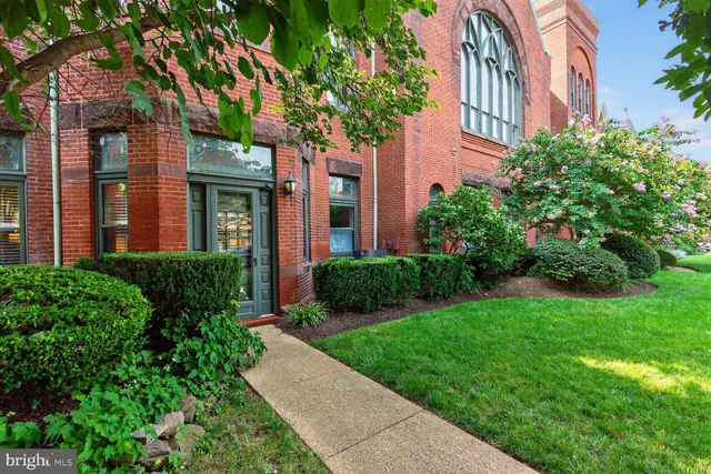 $850,000 | 905 South Carolina Avenue Southeast, Unit 6, Washington, DC 20003