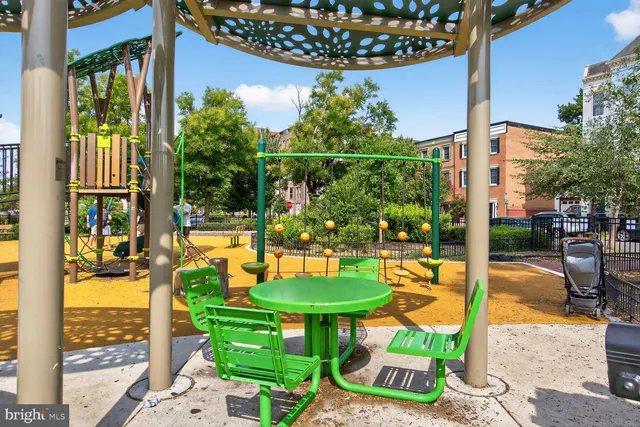 $850,000 | 905 South Carolina Avenue Southeast, Unit 6, Washington, DC 20003