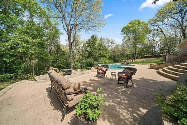 $1,175,000 | 2015 Stonegate Boulevard, Tyler, TX 75703