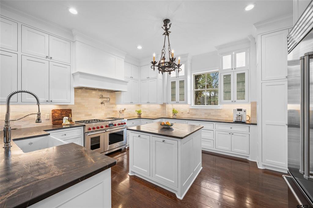 2015 Stonegate Boulevard Tyler, TX 75703 - Photo 6 of 40