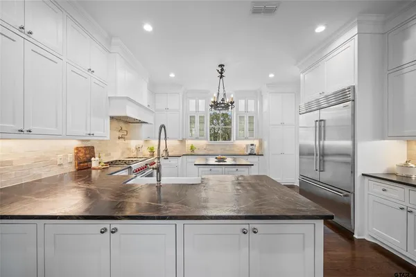 $1,175,000 | 2015 Stonegate Boulevard, Tyler, TX 75703