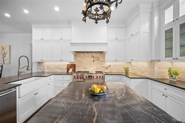 $1,175,000 | 2015 Stonegate Boulevard, Tyler, TX 75703
