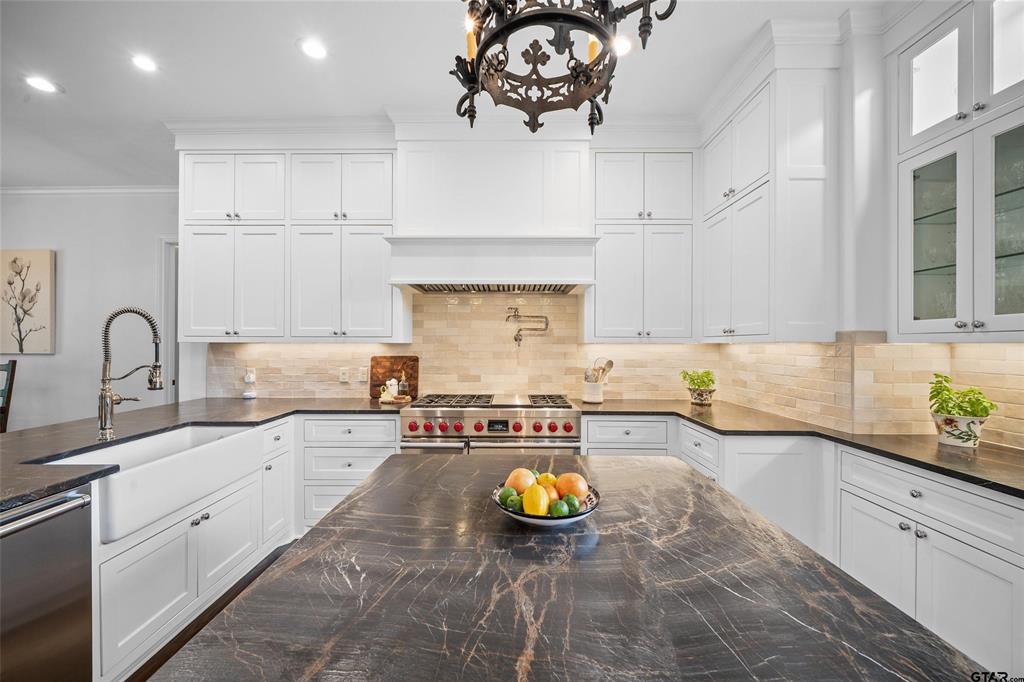 2015 Stonegate Boulevard Tyler, TX 75703 - Photo 8 of 40