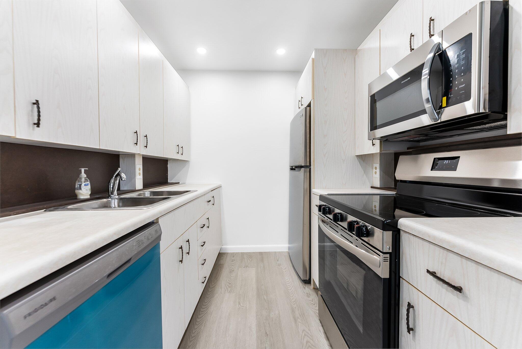 4006 Cornwall A Boca Raton, FL 33434 - Photo 1 of 27 Kitchen