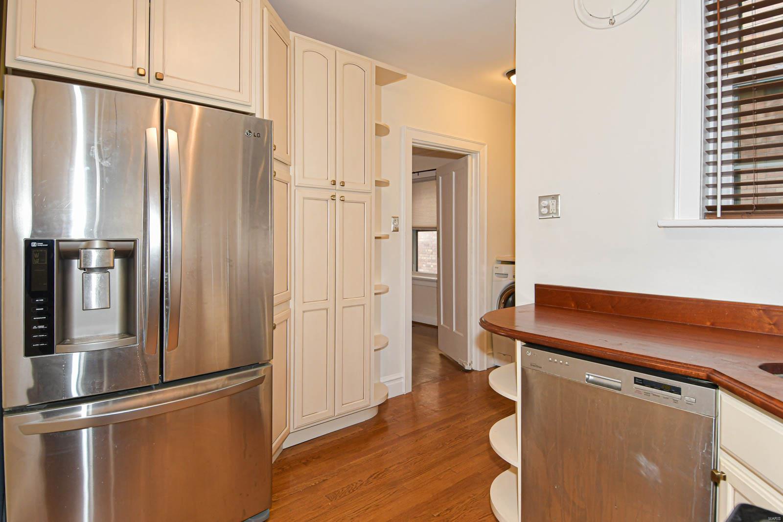 7629 Wydown, Unit 1S St. Louis, MO 63105 - Photo 12 of 26