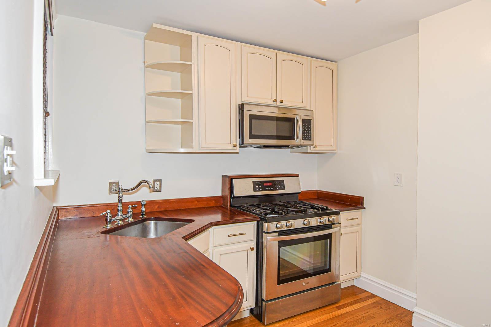 7629 Wydown, Unit 1S St. Louis, MO 63105 - Photo 13 of 26