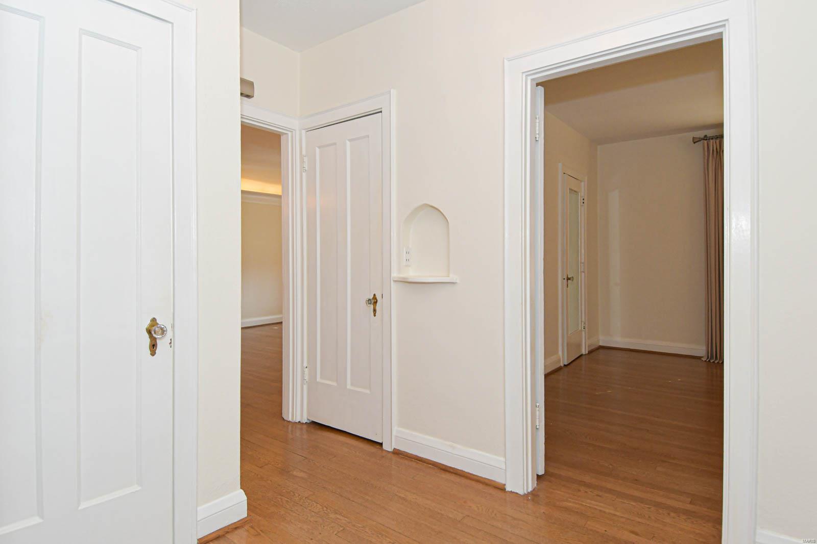 7629 Wydown, Unit 1S St. Louis, MO 63105 - Photo 14 of 26