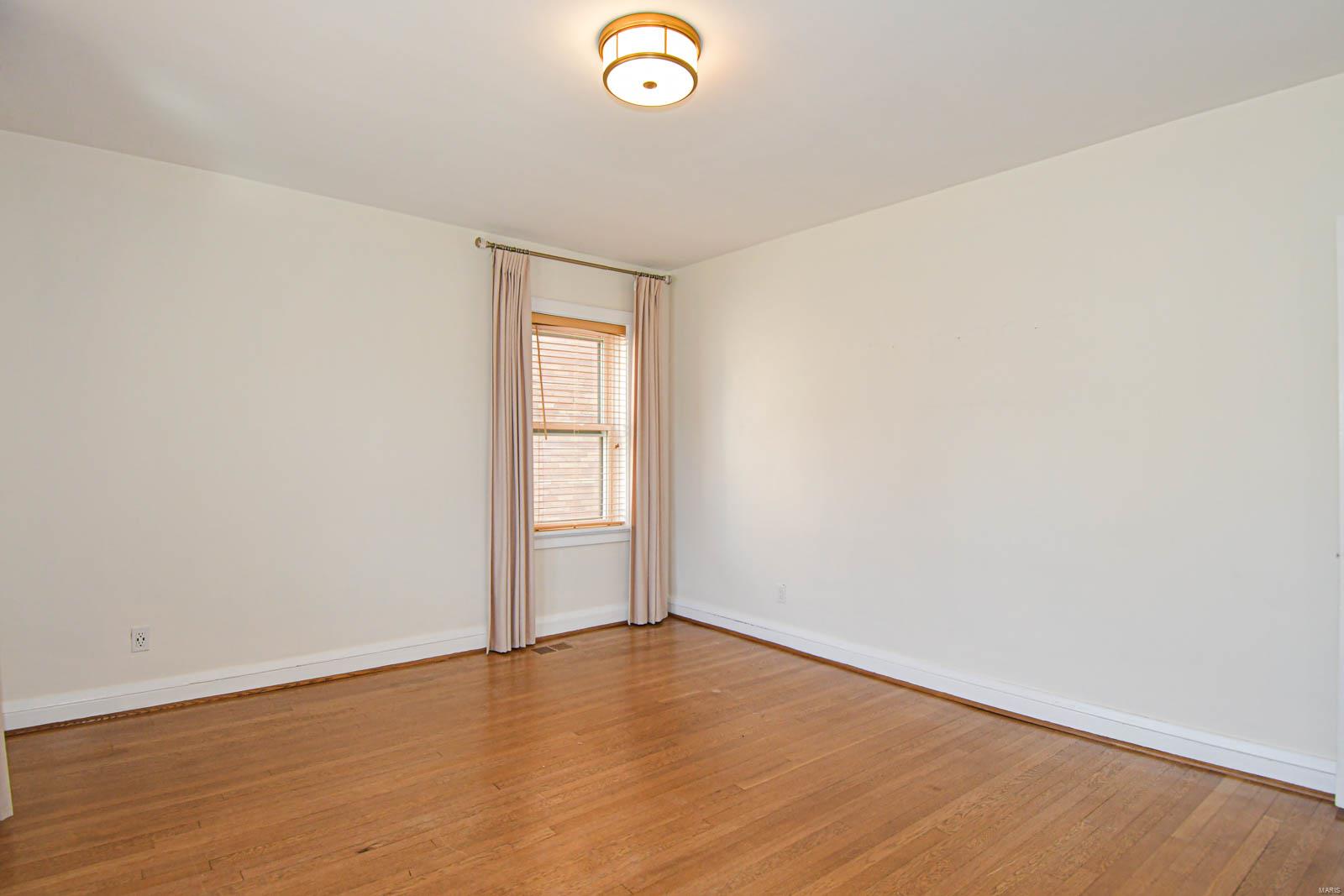 7629 Wydown, Unit 1S St. Louis, MO 63105 - Photo 18 of 26