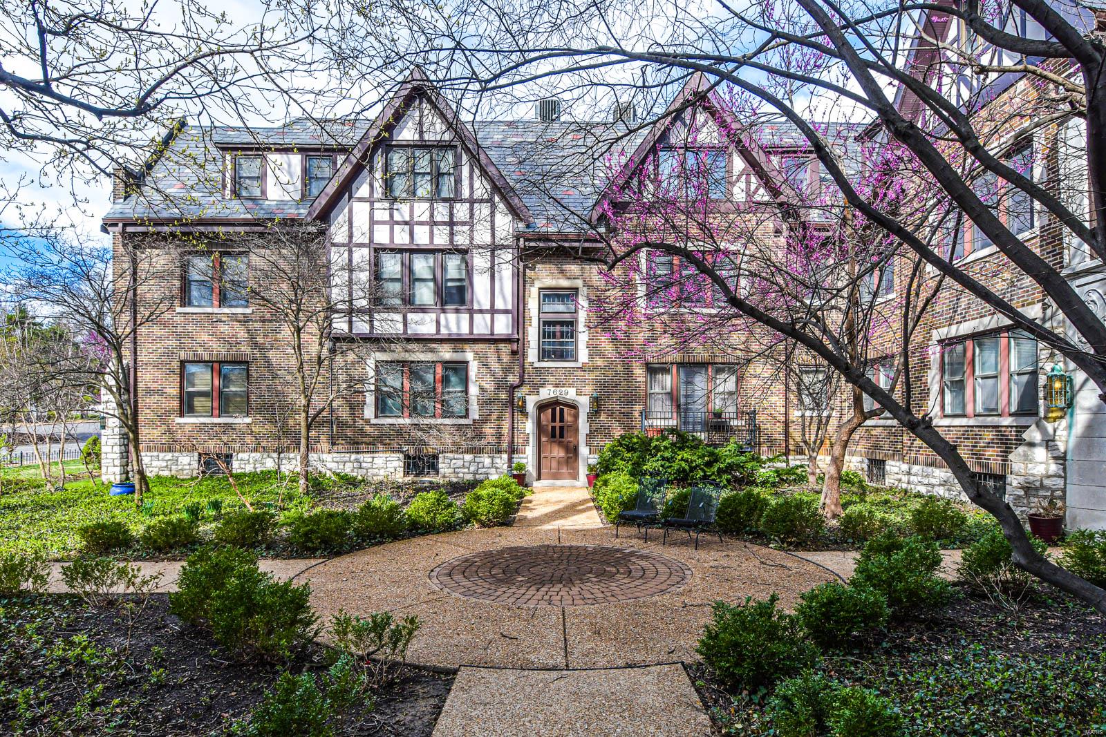 7629 Wydown, Unit 1S St. Louis, MO 63105 - Photo 2 of 26