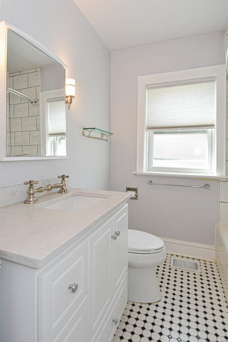 7629 Wydown, Unit 1S St. Louis, MO 63105 - Photo 23 of 26