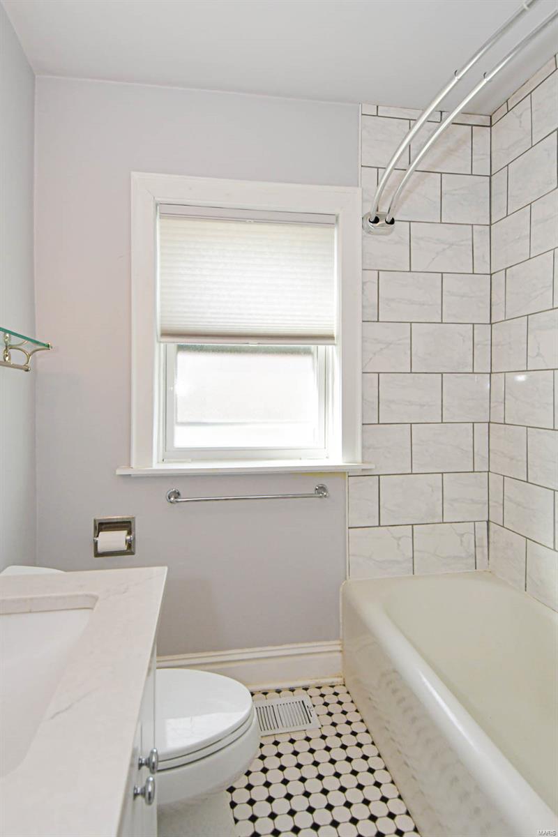 7629 Wydown, Unit 1S St. Louis, MO 63105 - Photo 24 of 26