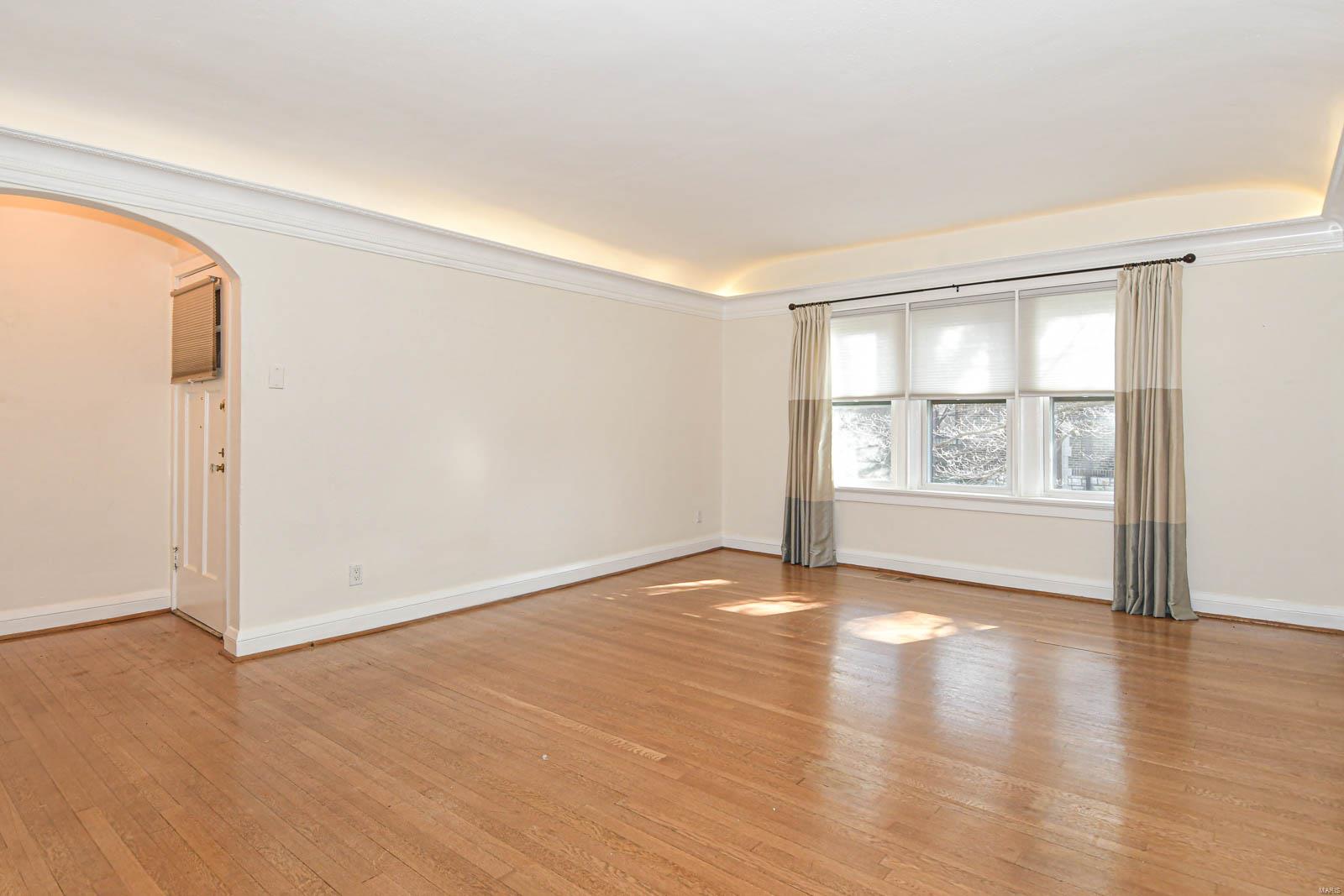 7629 Wydown, Unit 1S St. Louis, MO 63105 - Photo 3 of 26