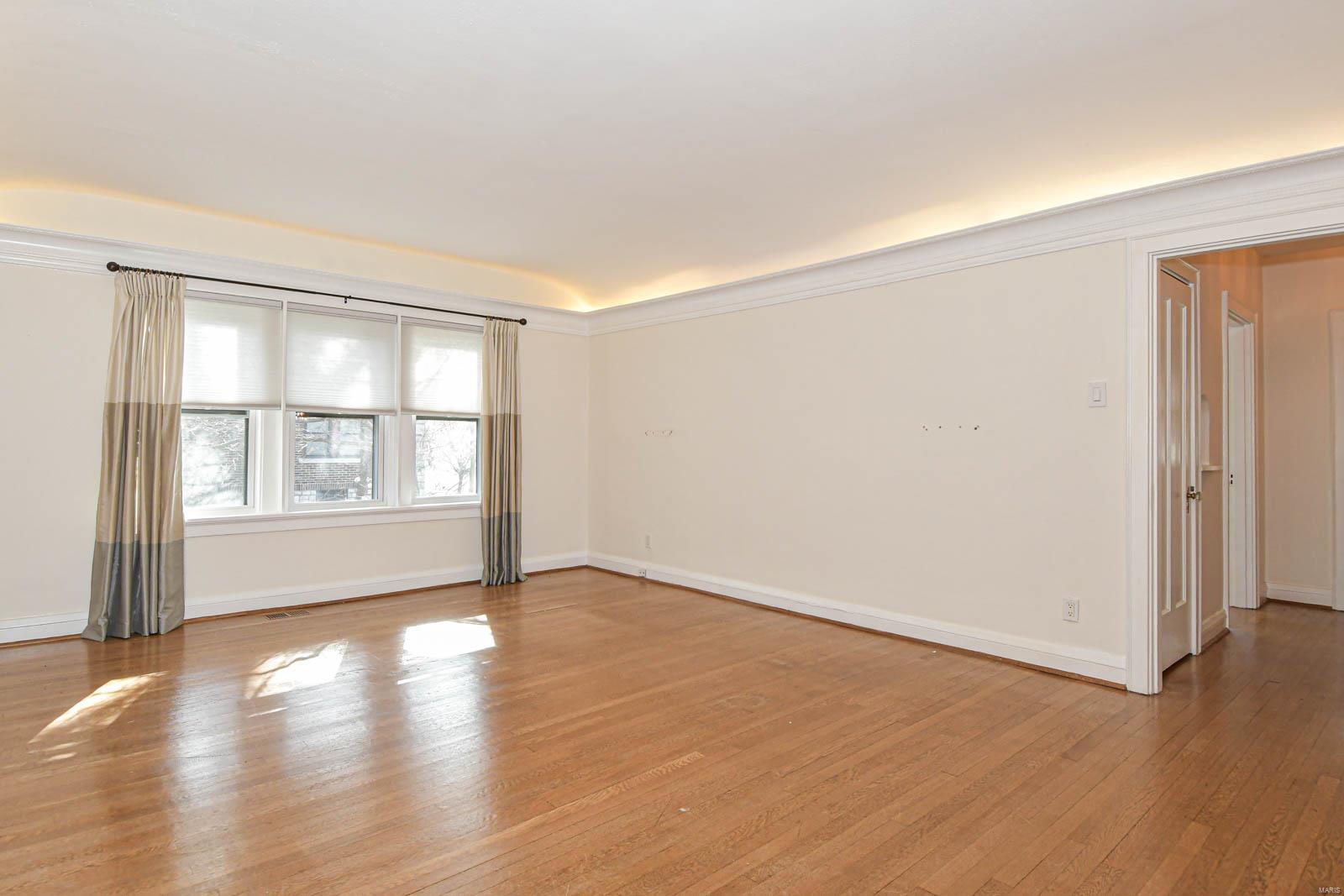 7629 Wydown, Unit 1S St. Louis, MO 63105 - Photo 4 of 26