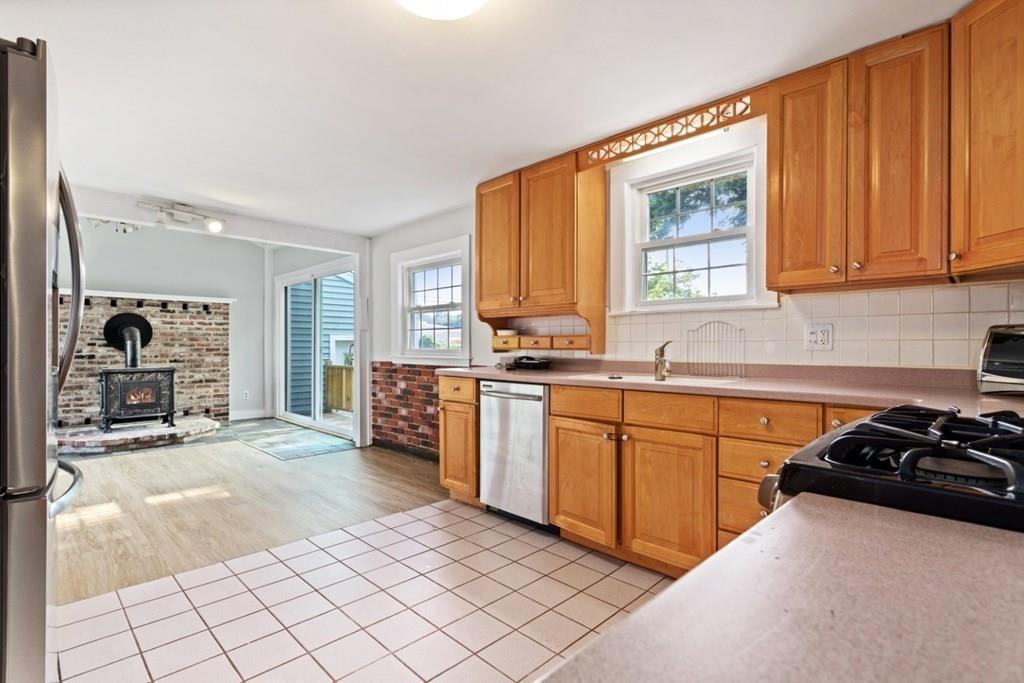 4 Walter Road Peabody, MA 01960 - Photo 4 of 40 Gallery Image 4