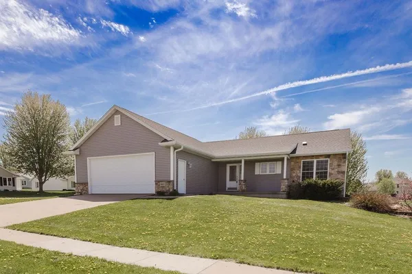 $359,000 | 905 Heather Lane, Platteville, WI 53818
