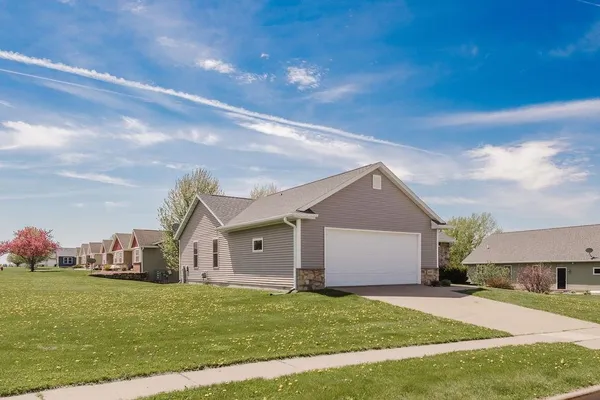 $359,000 | 905 Heather Lane, Platteville, WI 53818
