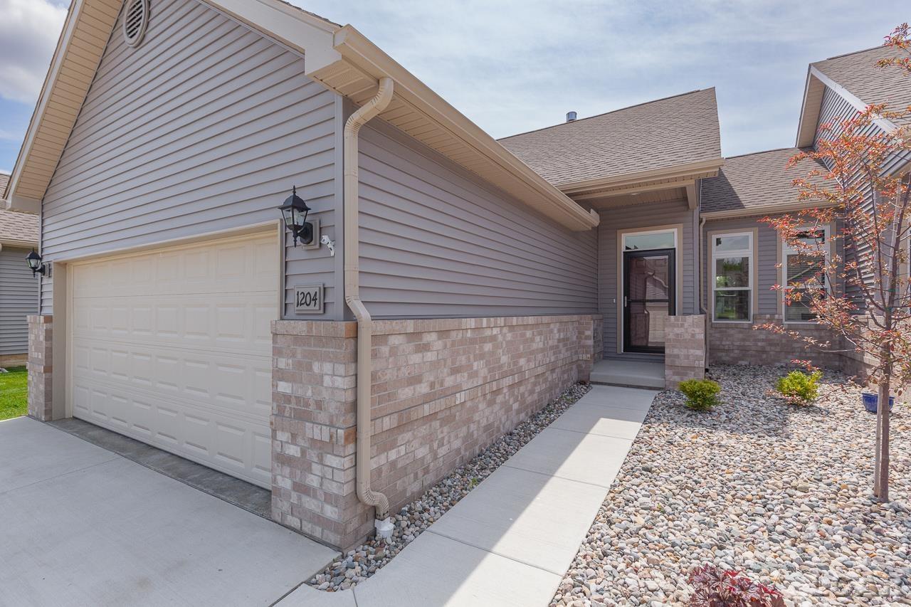 1204 Ridge Lane Tecumseh, MI 49286 - Photo 4 of 40 50142784-c7c241b3-6b20-42b5-b3f6-ed17c5f5d821.JPG