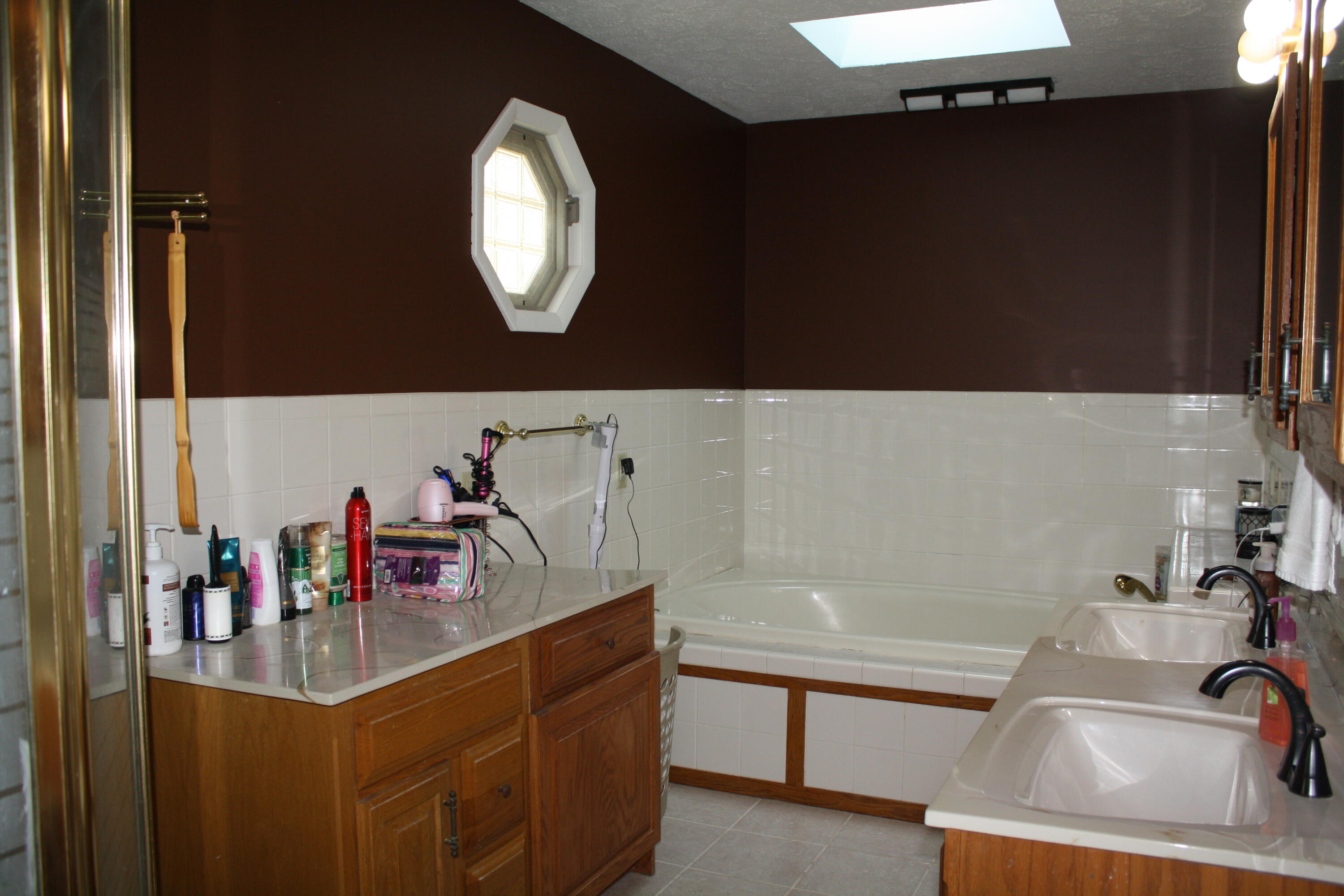 62 Howards Branch Road Hinton, WV 25951 - Photo 37 of 53 Master Bath With Skylight