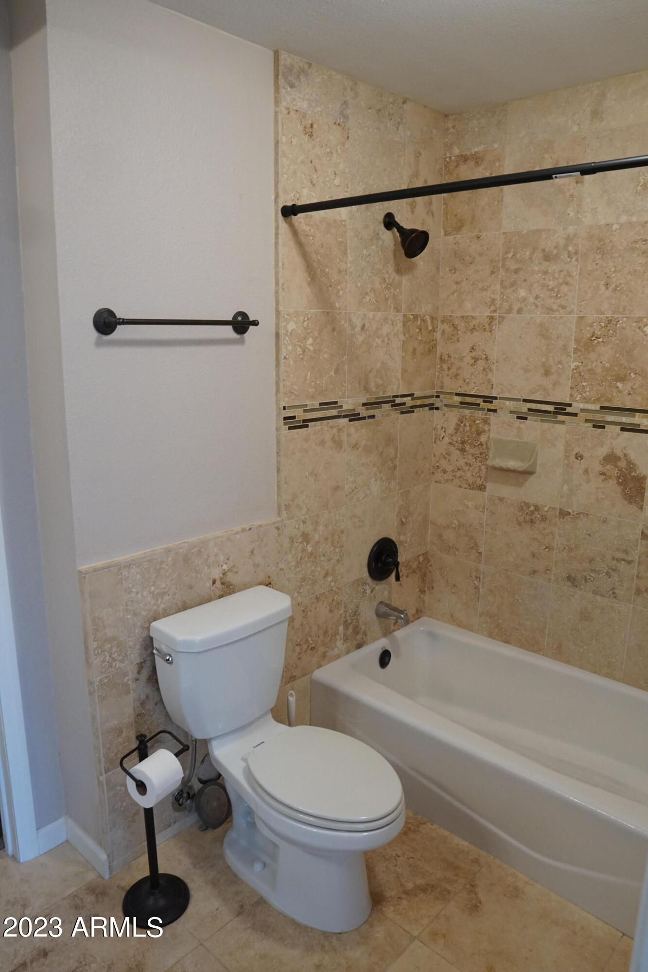 5525 East Thomas Road, Unit K1 Phoenix, AZ 85018 - Photo 18 of 46 Bathroom alternate view