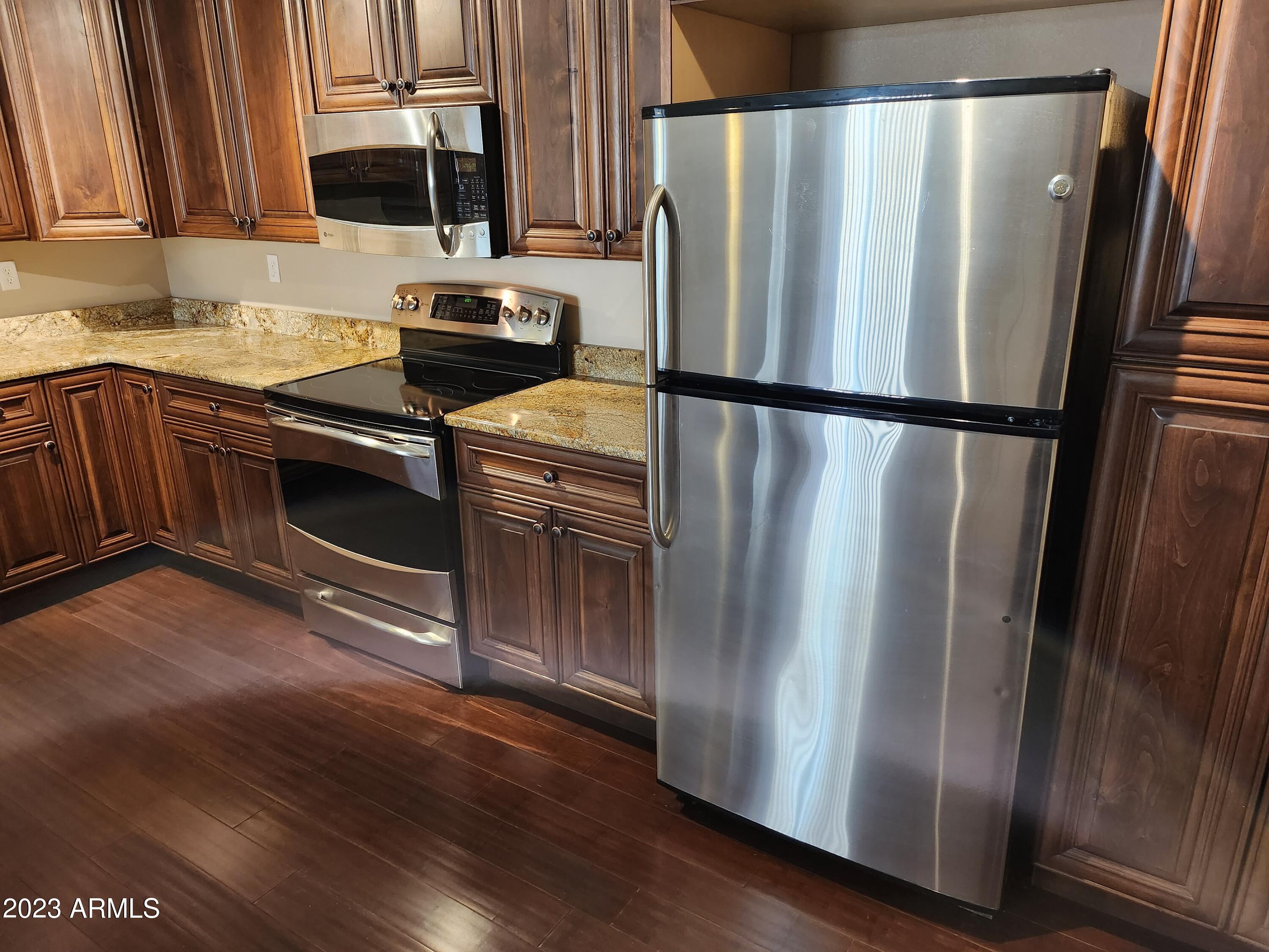 5525 East Thomas Road, Unit K1 Phoenix, AZ 85018 - Photo 23 of 46 Stainless Appliances