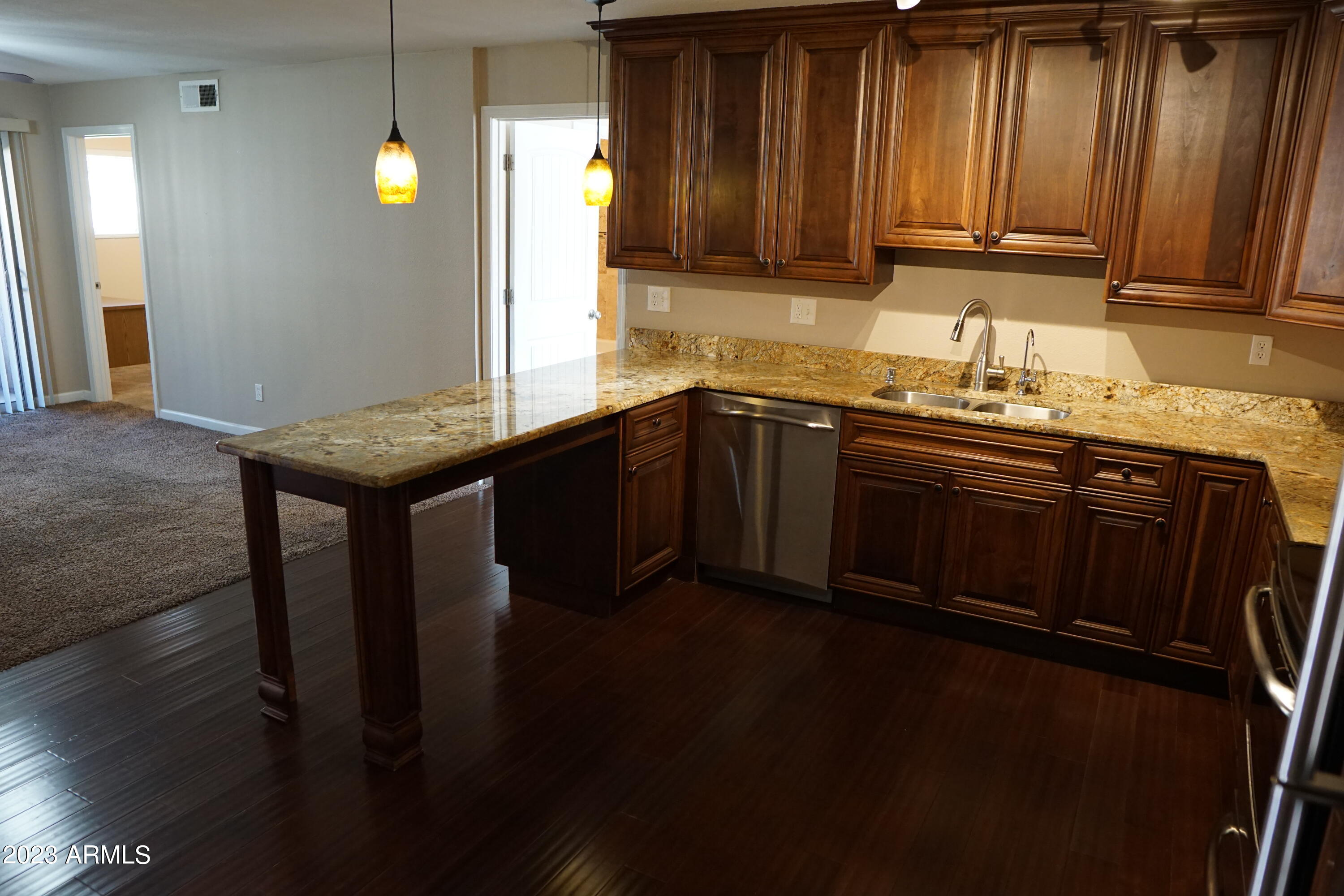 5525 East Thomas Road, Unit K1 Phoenix, AZ 85018 - Photo 26 of 46 Kitchen Bar view