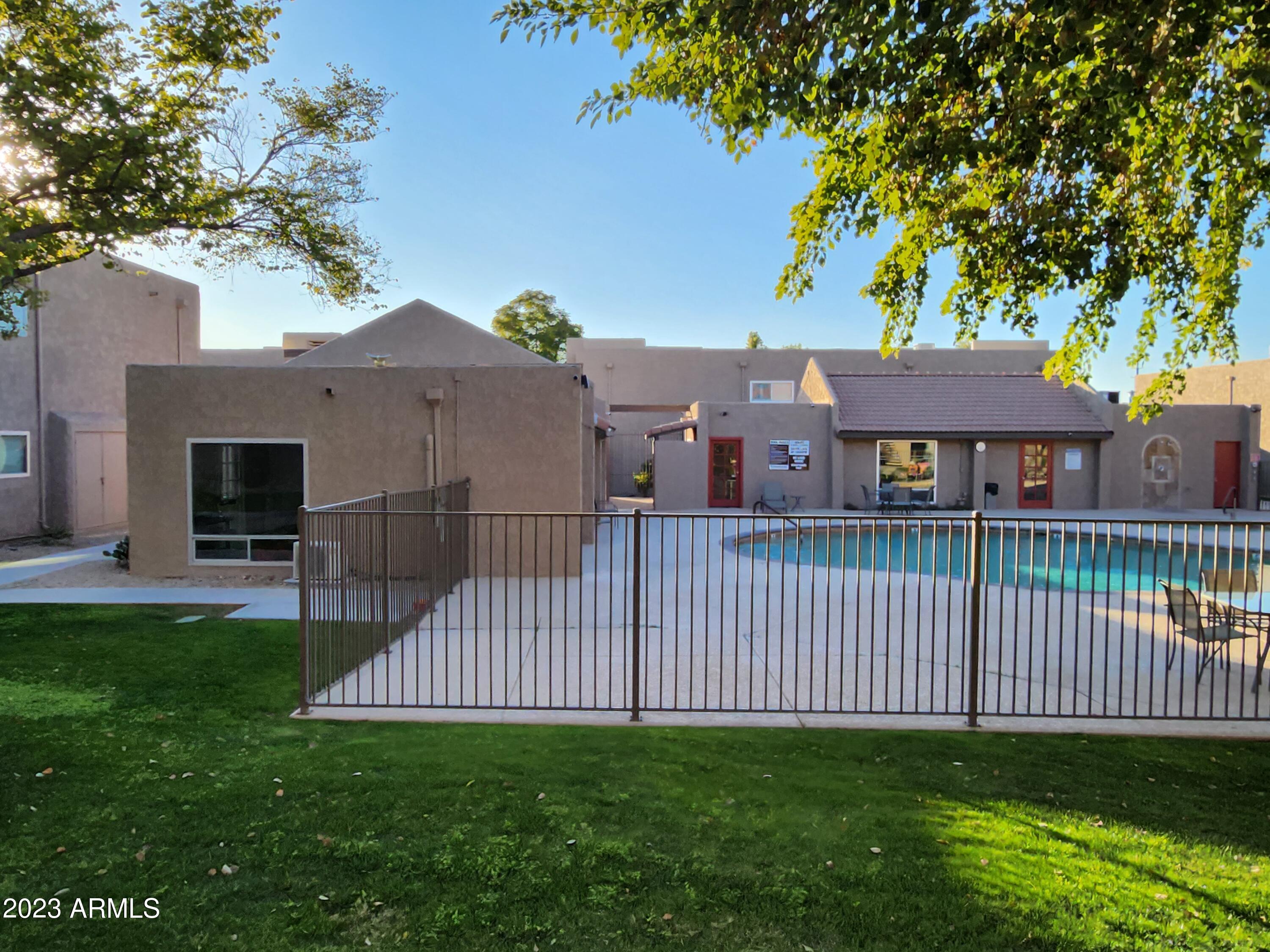 5525 East Thomas Road, Unit K1 Phoenix, AZ 85018 - Photo 33 of 46 Pool and Clubhouse Area
