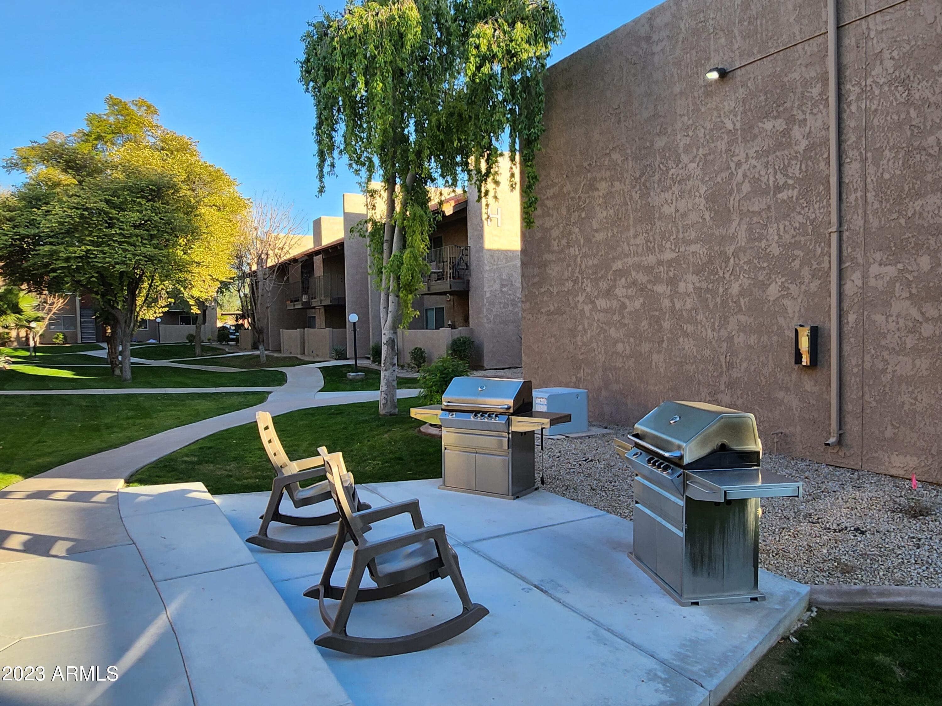 5525 East Thomas Road, Unit K1 Phoenix, AZ 85018 - Photo 36 of 46 BBQ Area