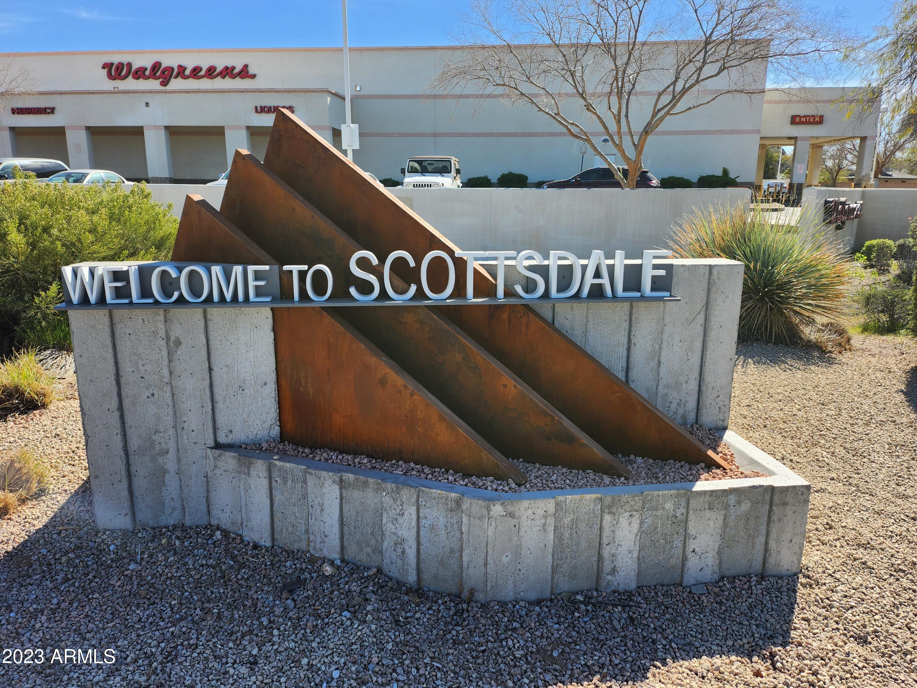 5525 East Thomas Road, Unit K1 Phoenix, AZ 85018 - Photo 7 of 46 Welcome To Scottsdale sign on Thomas Rd