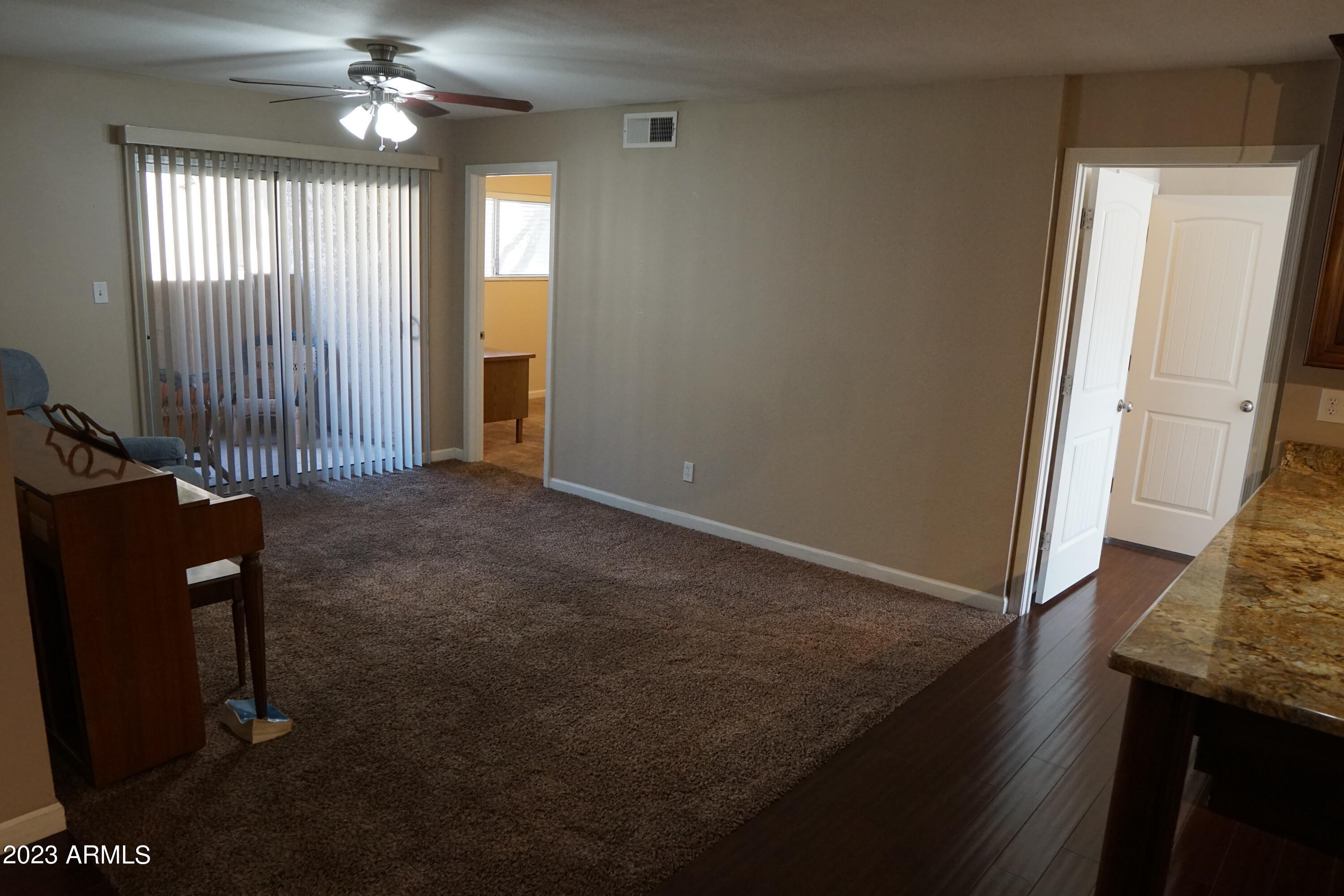 5525 East Thomas Road, Unit K1 Phoenix, AZ 85018 - Photo 9 of 46 Living Room