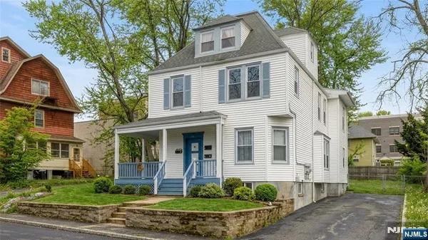 $1,050,000 | 15 Lakeview Place, Verona, NJ 07044