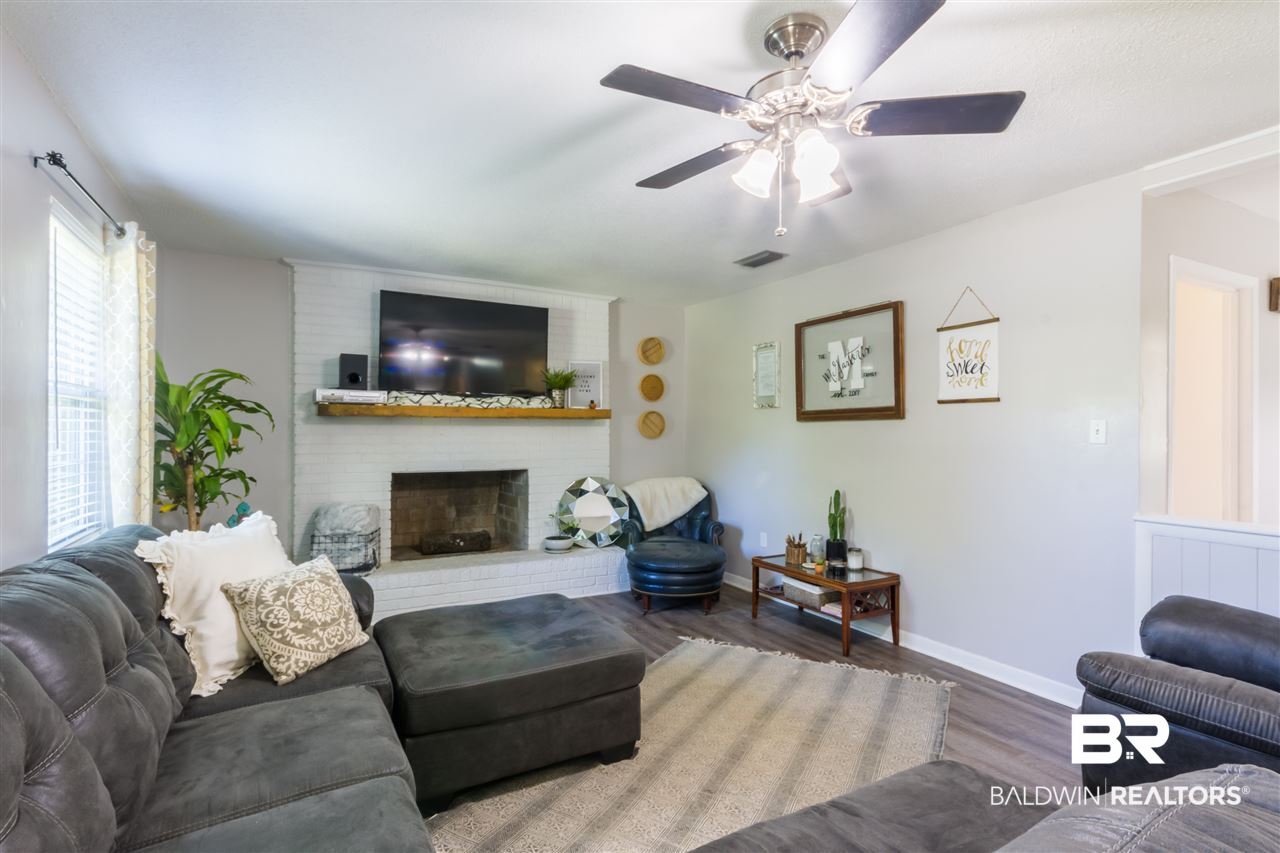 422 West Section Avenue Foley, AL 36535 - Photo 4 of 22 Gallery Image 4