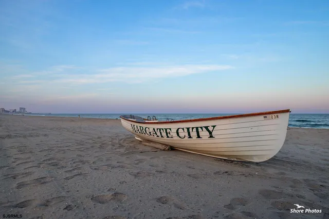 a view of outdoor space with city view