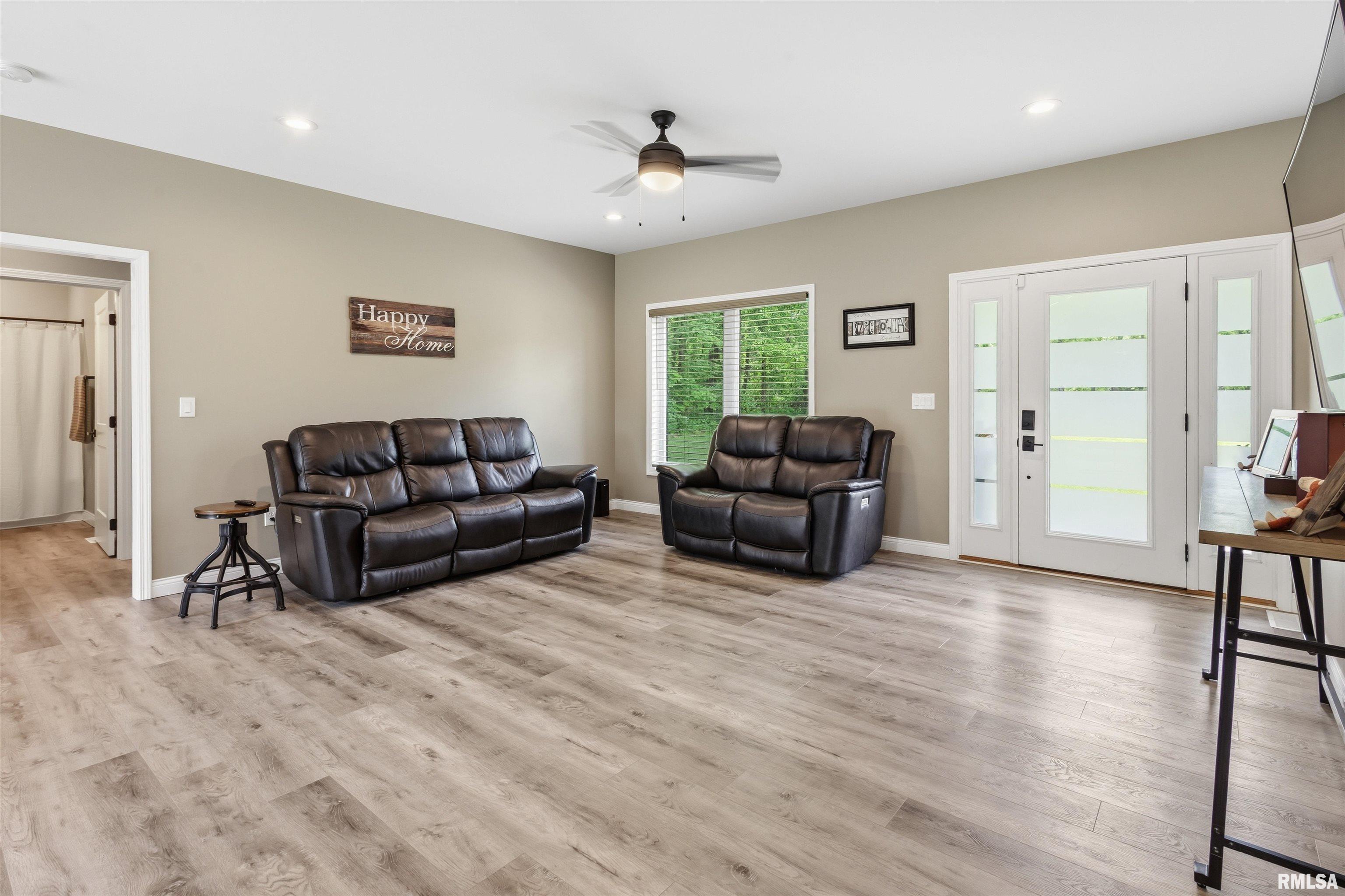 11323 Linn Road Benton, IL 62812 - Photo 3 of 38