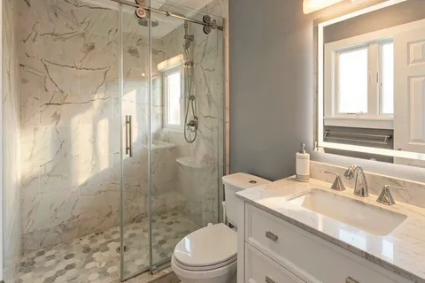 $1,695,000 | 18 Squires Avenue, East Quogue, NY 11946